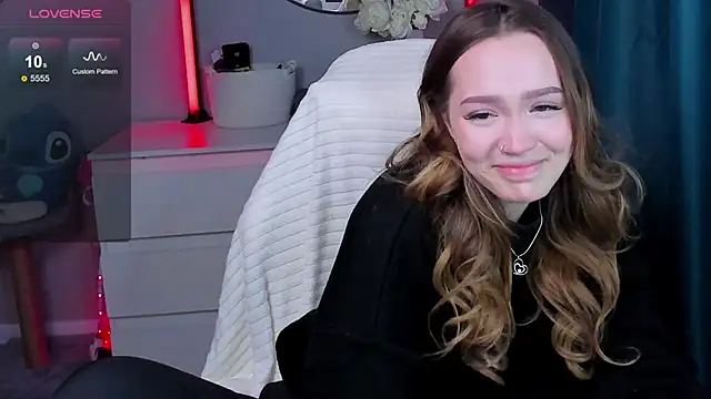 Snapshot of Evia_r0se chatting on October 8, 2025, 9:51 am Evia r0se online show from October 8, 2025, 9:51 am