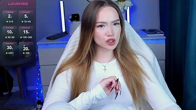 Snapshot of Evia_r0se chatting on October 26, 2025, 2:23 pm Evia r0se online show from October 26, 2025, 2:23 pm