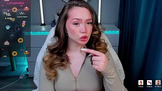 Snapshot of Evia_r0se chatting on February 2, 2026, 11:42 am Evia r0se online show from February 2, 2026, 11:42 am