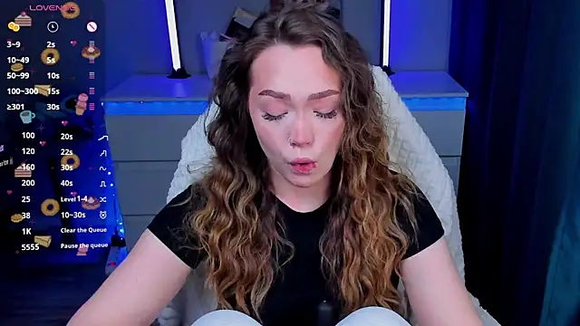 Snapshot of Evia_r0se chatting on February 15, 2026, 1:31 pm Evia r0se online show from February 15, 2026, 1:31 pm