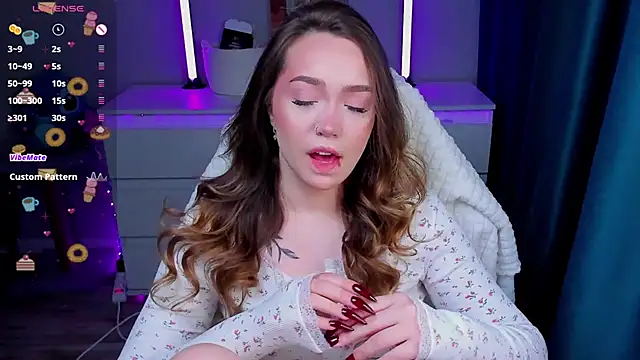 Snapshot of Evia_r0se chatting on February 17, 2026, 12:23 pm Evia r0se online show from February 17, 2026, 12:23 pm