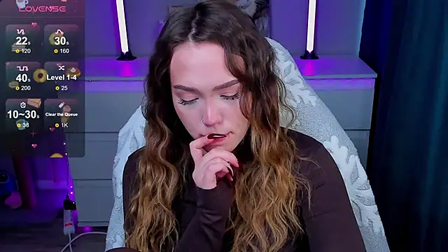 Snapshot of Evia_r0se chatting on February 24, 2026, 8:23 am Evia r0se online show from February 24, 2026, 8:23 am