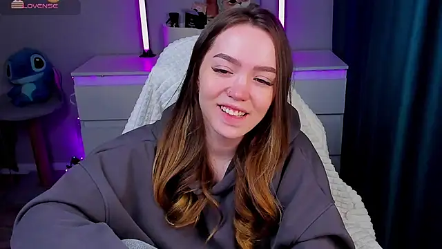 Snapshot of Evia_r0se chatting on March 26, 2026, 5:57 am Evia r0se online show from March 26, 2026, 5:57 am