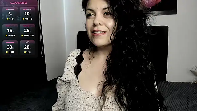 scarlett w0lf online show from June 14, 2026, 5:37 pm