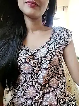 MISSQUEEN48 online show from April 14, 2026, 7:36 am