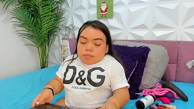 Michelle Brooks online show from December 20, 2024, 1:33 pm