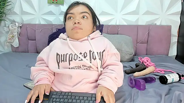 Michelle Brooks online show from December 27, 2024, 1:07 pm