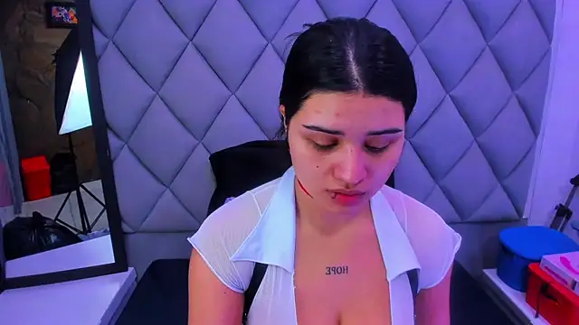 venusowen  online show from December 17, 2025, 12:55 pm