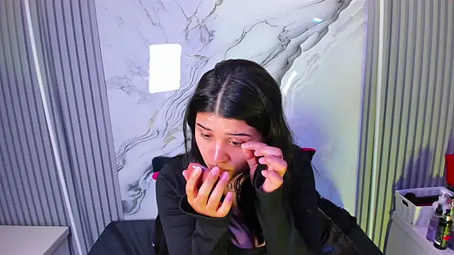 venusowen  online show from April 7, 2026, 1:22 pm