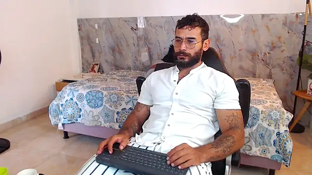 hanz col online show from November 19, 2025, 2:39 pm