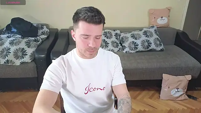 Snapshot of JohnnyStepBro chatting on March 21, 2025, 2:51 pm JohnnyStepBro online show from March 21, 2025, 2:51 pm