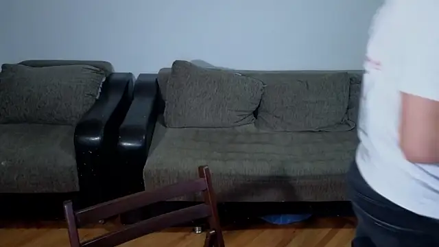 Snapshot of JohnnyStepBro chatting on October 25, 2025, 5:08 pm JohnnyStepBro online show from October 25, 2025, 5:08 pm