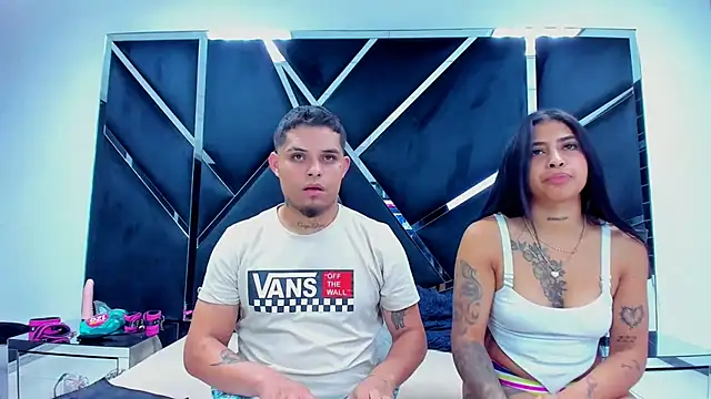 Snapshot of MelissaAndZeuss chatting on December 17, 2024, 4:45 am MelissaAndZeuss online show from December 17, 2024, 4:45 am