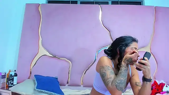 Snapshot of MelissaAndZeuss chatting on December 31, 2024, 8:26 am MelissaAndZeuss online show from December 31, 2024, 8:26 am