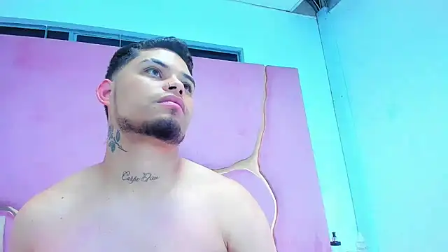 Snapshot of MelissaAndZeuss chatting on January 17, 2025, 8:24 am MelissaAndZeuss online show from January 17, 2025, 8:24 am