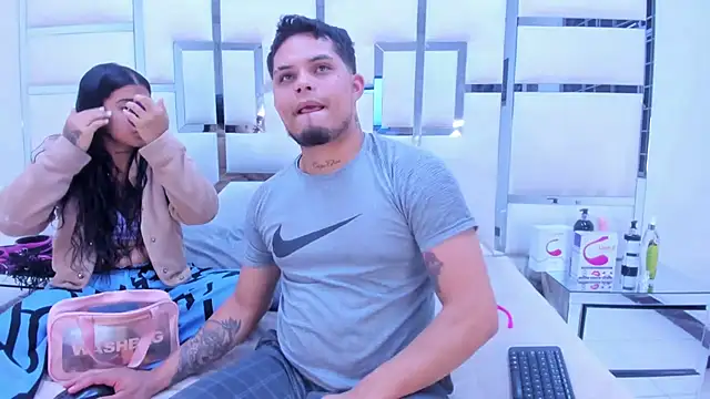 Snapshot of MelissaAndZeuss chatting on January 28, 2025, 5:00 am MelissaAndZeuss online show from January 28, 2025, 5:00 am