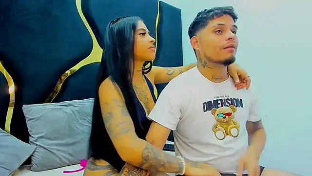 Snapshot of MelissaAndZeuss chatting on February 22, 2025, 4:18 am MelissaAndZeuss online show from February 22, 2025, 4:18 am