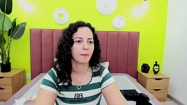 Linda Insatiable online show from April 12, 2026, 1:32 am