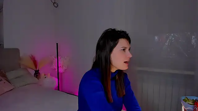 Laura Leee online show from February 2, 2025, 9:30 am