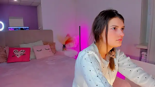 Laura Leee online show from February 10, 2025, 6:31 am