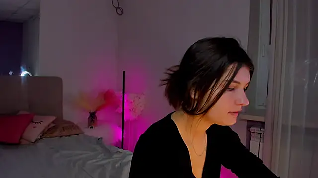 Laura Leee online show from March 15, 2025, 6:25 am