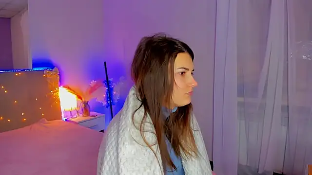 Laura Leee online show from February 5, 2026, 6:07 am