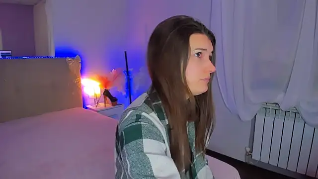 Laura Leee online show from February 9, 2026, 6:17 am