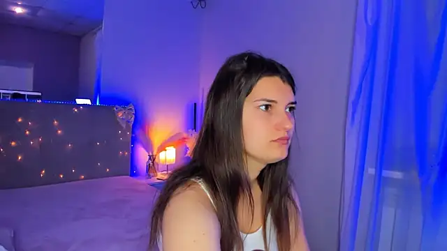 Laura Leee online show from May 25, 2026, 5:02 am
