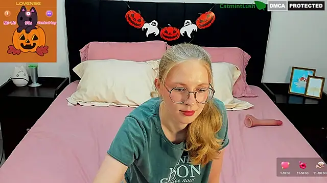 CatmintLush online show from October 19, 2025, 11:49 pm