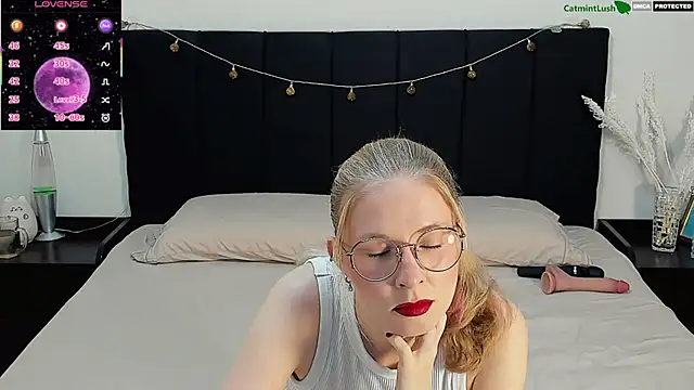 Snapshot of CatmintLush chatting on July 14, 2026, 11:43 pm CatmintLush online show from July 14, 2026, 11:43 pm