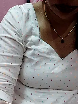Snapshot of Urmila_bhabhii chatting on March 18, 2025, 2:37 pm Urmila bhabhii online show from March 18, 2025, 2:37 pm