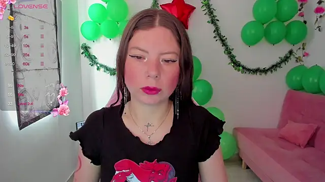 Snapshot of Susana_garcia_ chatting on December 12, 2024, 3:27 pm Susana garcia online show from December 12, 2024, 3:27 pm