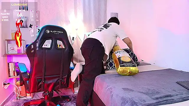 Snapshot of aron_wi chatting on September 25, 2025, 10:02 pm aron wi online show from September 25, 2025, 10:02 pm