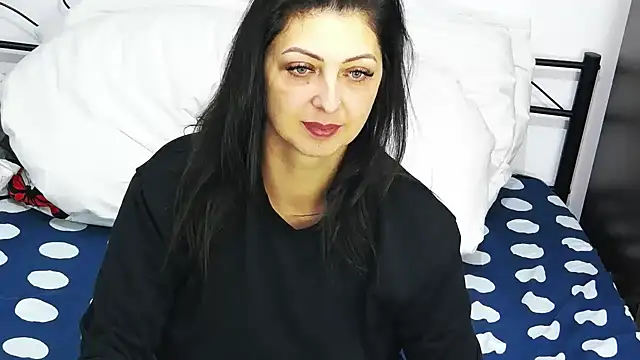 DivinSandra online show from March 7, 2025, 9:40 am