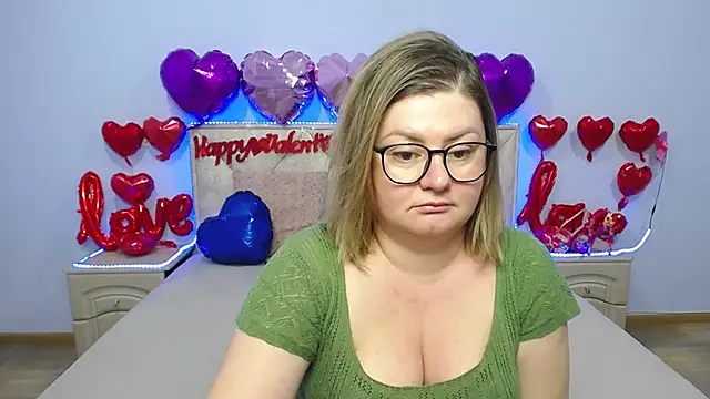 Snapshot of ZannaDreil chatting on February 8, 2025, 11:13 pm ZannaDreil online show from February 8, 2025, 11:13 pm