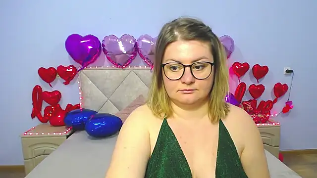 Snapshot of ZannaDreil chatting on February 25, 2025, 1:09 am ZannaDreil online show from February 25, 2025, 1:09 am