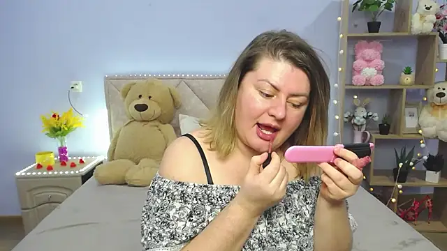 Snapshot of ZannaDreil chatting on March 12, 2025, 4:41 am ZannaDreil online show from March 12, 2025, 4:41 am