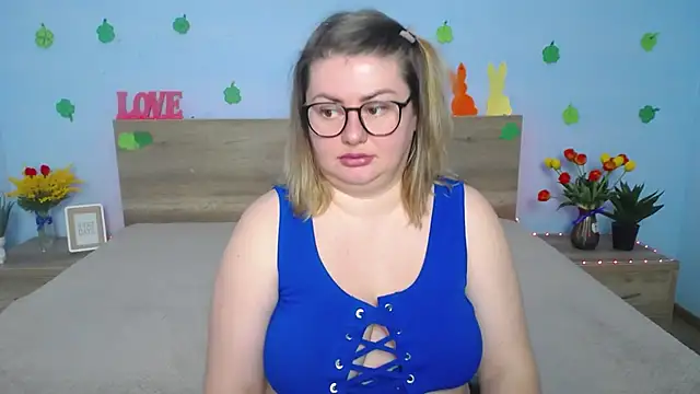 Snapshot of ZannaDreil chatting on March 23, 2025, 4:27 am ZannaDreil online show from March 23, 2025, 4:27 am