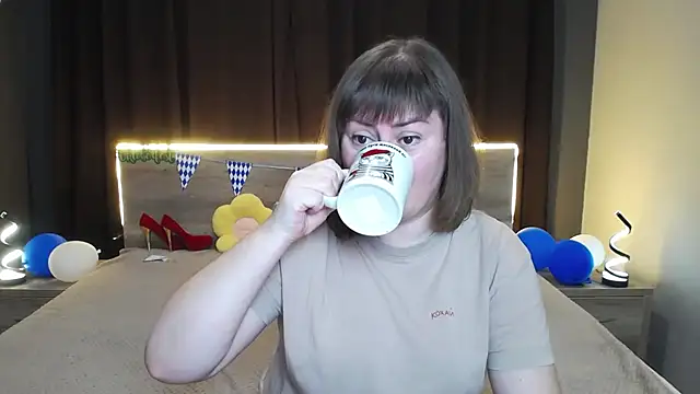 Snapshot of ZannaDreil chatting on October 6, 2025, 6:05 pm ZannaDreil online show from October 6, 2025, 6:05 pm