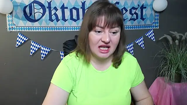 Snapshot of ZannaDreil chatting on October 9, 2025, 6:06 pm ZannaDreil online show from October 9, 2025, 6:06 pm