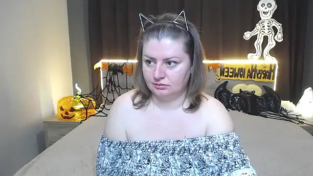 Snapshot of ZannaDreil chatting on October 20, 2025, 6:08 pm ZannaDreil online show from October 20, 2025, 6:08 pm