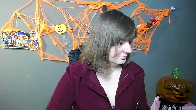 ZannaDreil online show from November 3, 2025, 7:04 pm