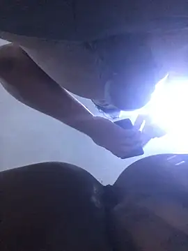 Snapshot of SINUECASTILLO chatting on March 17, 2025, 10:49 pm SINUECASTILLO online show from March 17, 2025, 10:49 pm