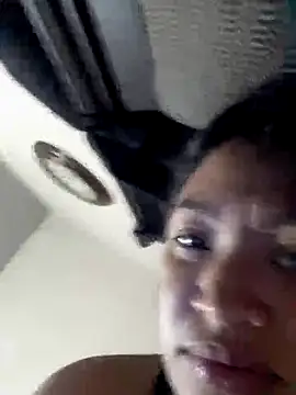 Snapshot of SINUECASTILLO chatting on October 8, 2025, 11:30 am SINUECASTILLO online show from October 8, 2025, 11:30 am