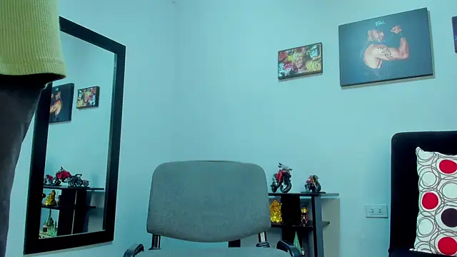 SamirHazard97 online show from December 18, 2024, 2:21 am