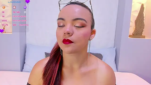 EmilyRouss  online show from February 28, 2025, 7:14 pm