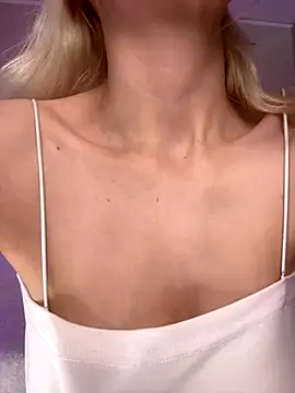 LoveLuna  online show from November 9, 2025, 9:13 pm