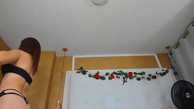  evamilf  online show from April 11, 2026, 12:31 pm