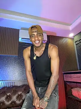 AaronCruz  online show from February 10, 2026, 3:43 am