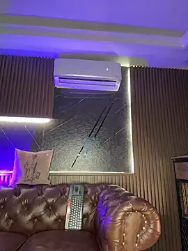 AaronCruz  online show from February 13, 2026, 9:33 pm